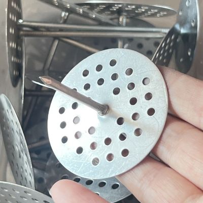 M3*75 mm gegalvaniseerde marine-isolatiepinnen met een geperforeerde schijfbasis
