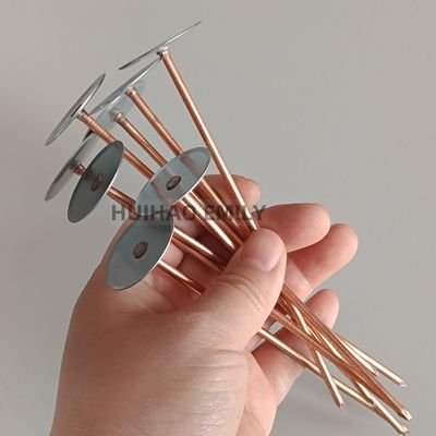 Gegalvaniseerde stalen kopisolatiepennen lassen op plaatwerk van kanaalwerk