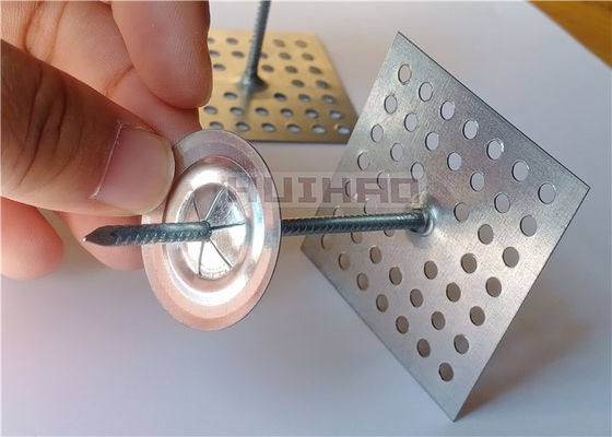75 mm isolatiehangers met geperforeerde basis die isolatiemateriaal aan muur en plafond bevestigen